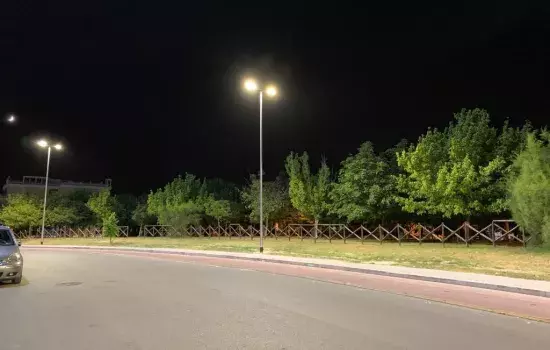 Canosa - Nuova illumizazione al Parco Regina della Pace.